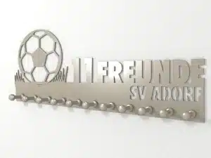 Garderobe mit Vereinsname für Fussballfreunde